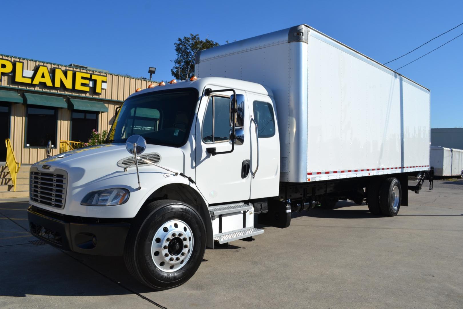 2020 WHITE /BLACK FREIGHTLINER M2-106 with an CUMMINS B6.7L 260HP engine, ALLISON 2100HS AUTOMATIC transmission, located at 9172 North Fwy, Houston, TX, 77037, (713) 910-6868, 29.887470, -95.411903 - Photo#0